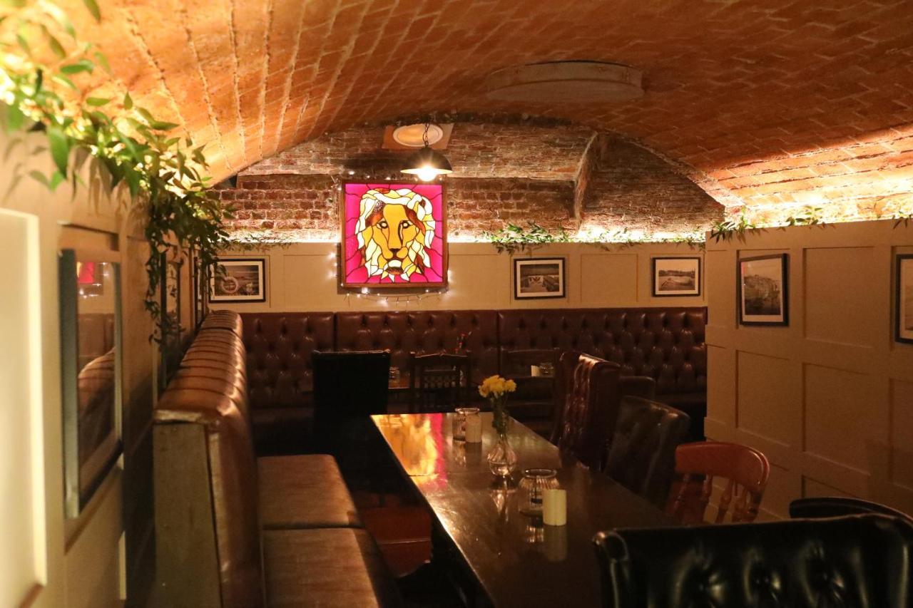 The Red Lion & Cellar Room, Betchworth Esterno foto