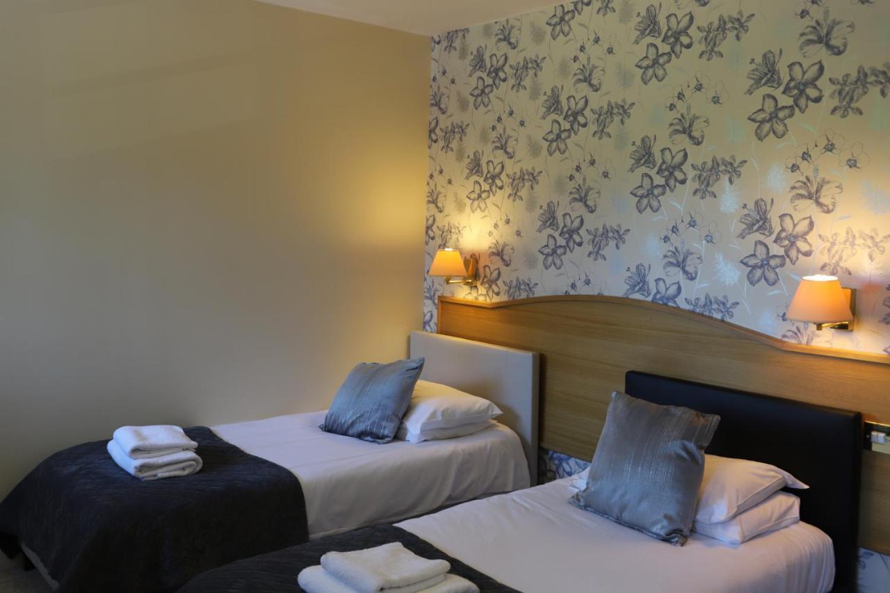 The Red Lion & Cellar Room, Betchworth Esterno foto