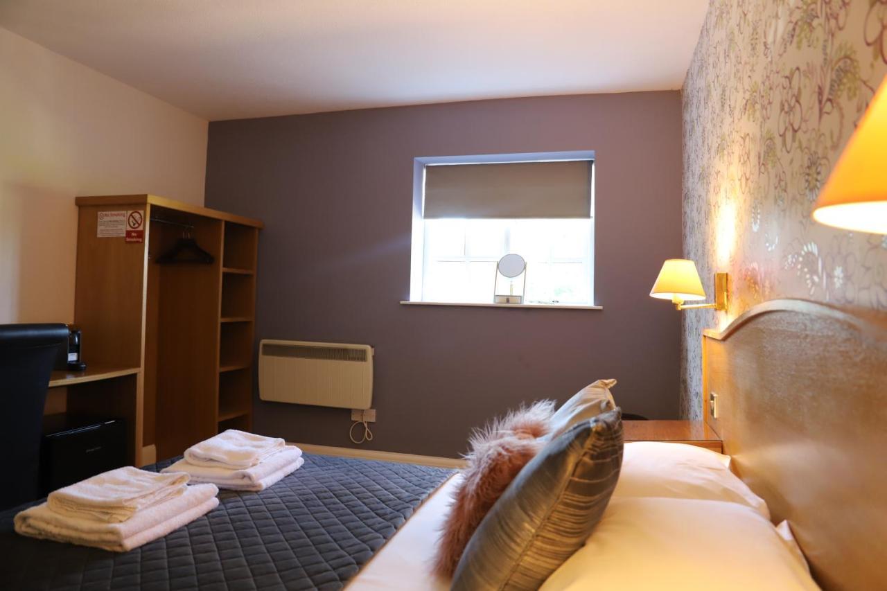 The Red Lion & Cellar Room, Betchworth Esterno foto