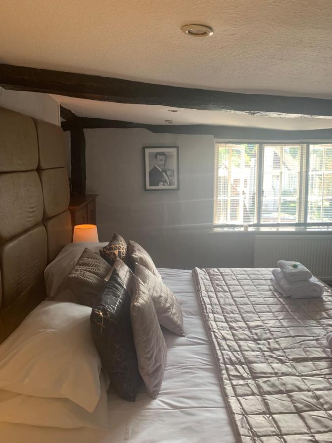 The Red Lion & Cellar Room, Betchworth Esterno foto