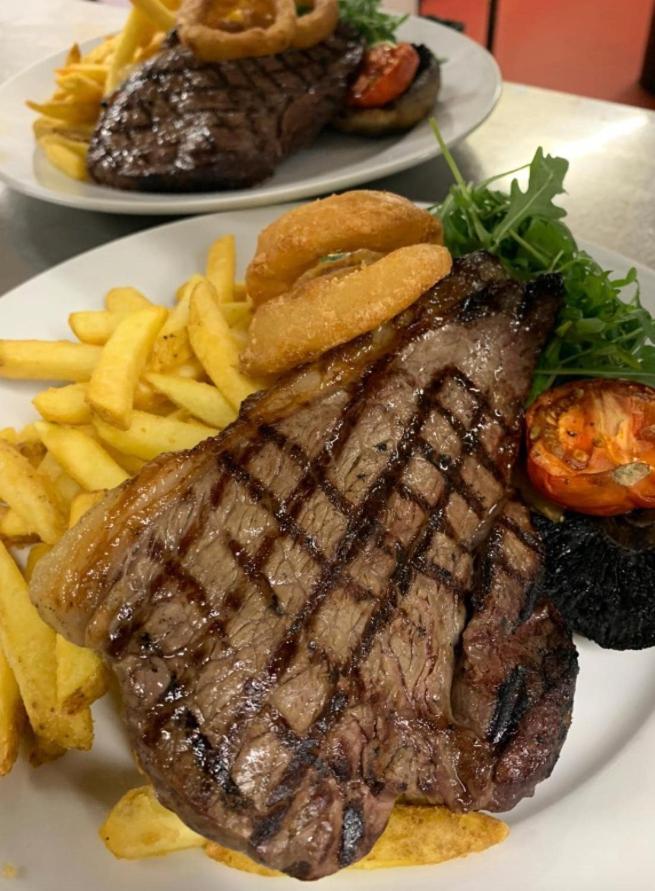 The Red Lion & Cellar Room, Betchworth Esterno foto