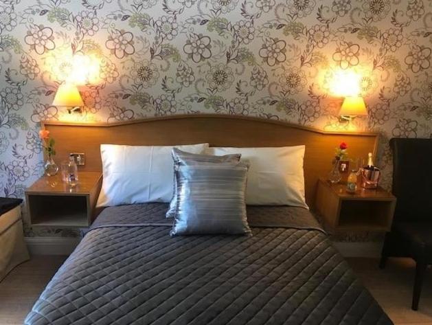 The Red Lion & Cellar Room, Betchworth Esterno foto