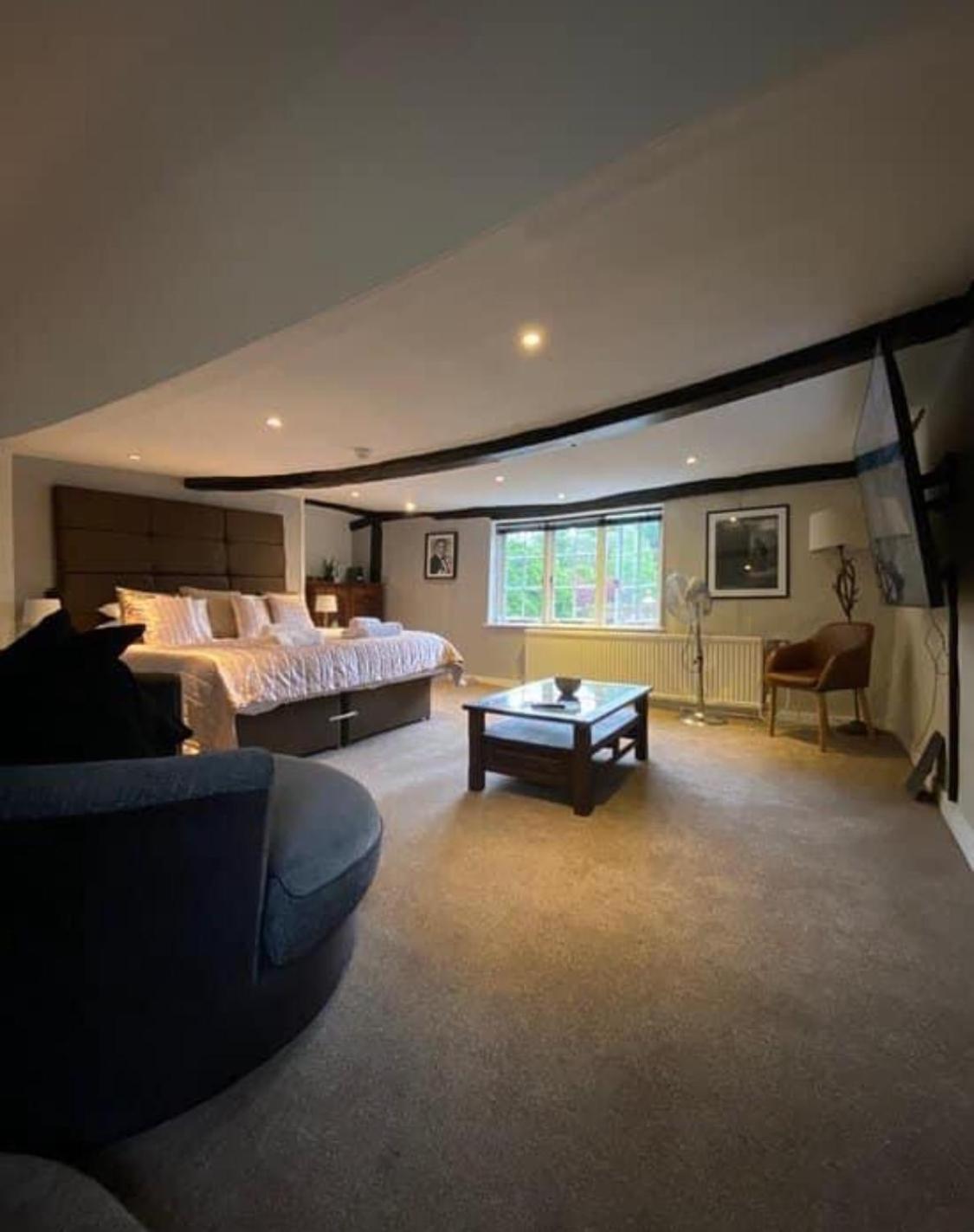The Red Lion & Cellar Room, Betchworth Esterno foto