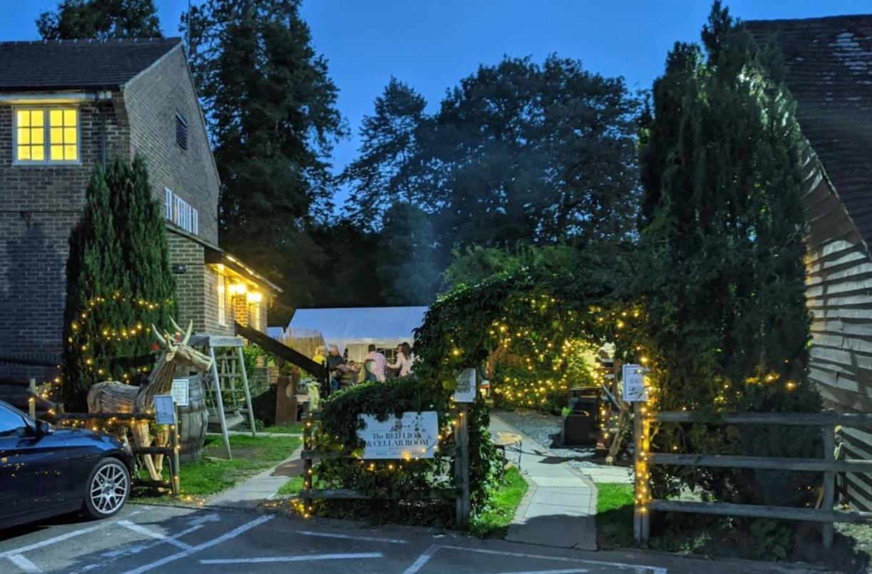 The Red Lion & Cellar Room, Betchworth Esterno foto