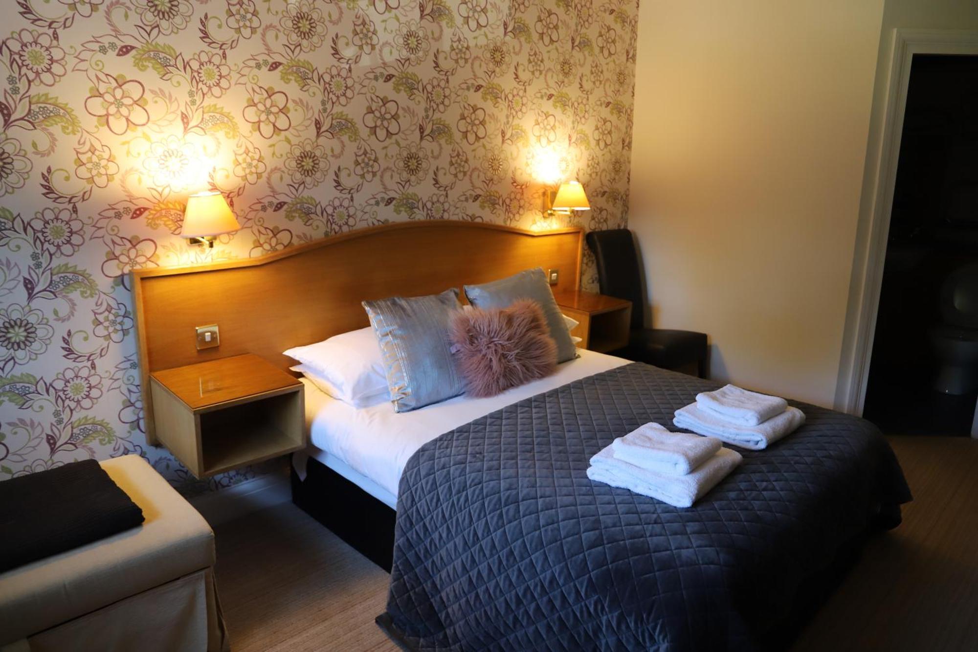 The Red Lion & Cellar Room, Betchworth Esterno foto