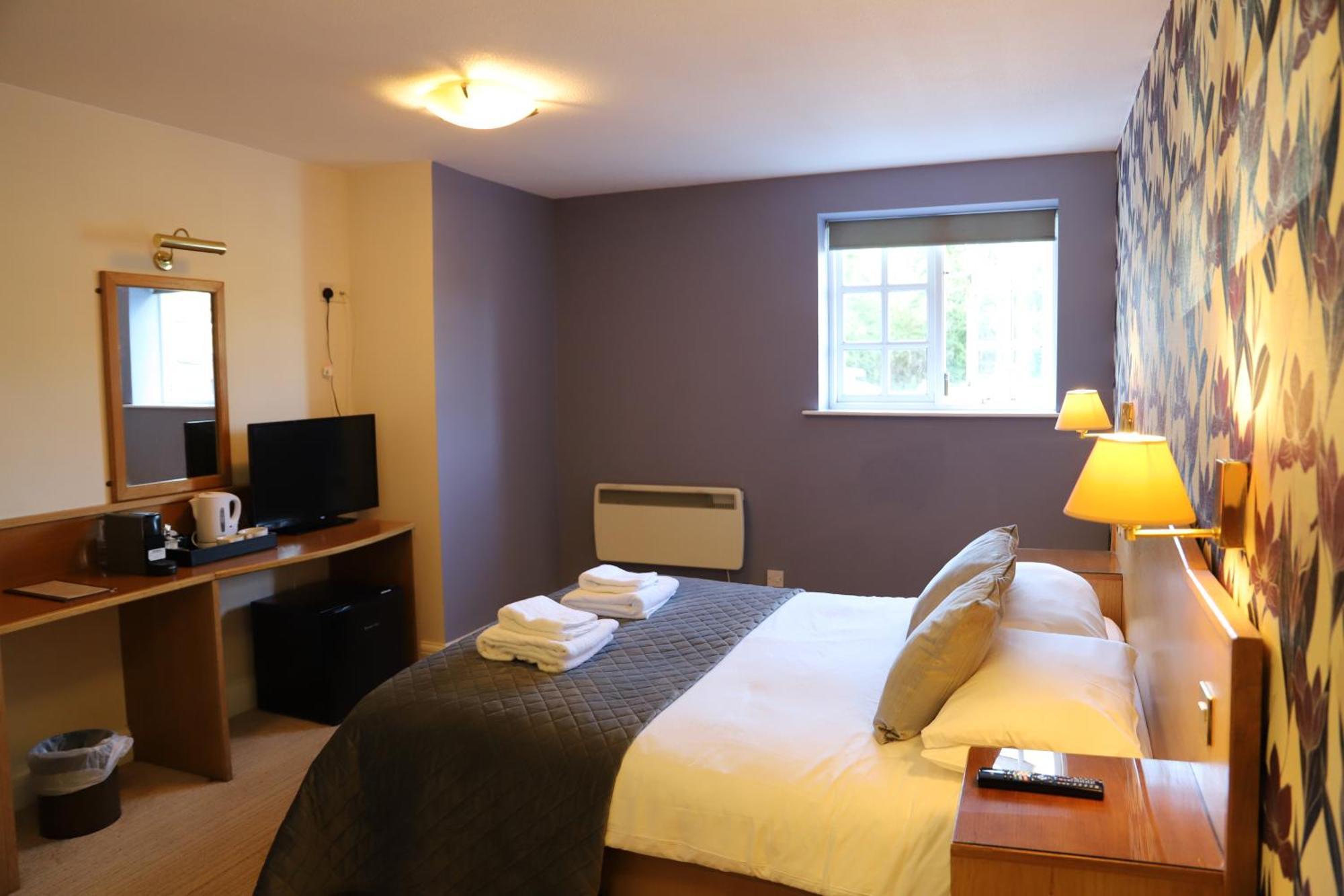 The Red Lion & Cellar Room, Betchworth Esterno foto