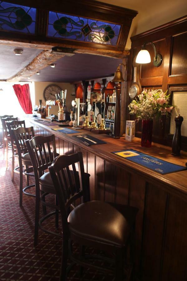 The Red Lion & Cellar Room, Betchworth Esterno foto