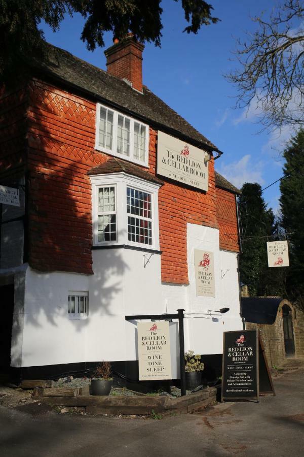 The Red Lion & Cellar Room, Betchworth Esterno foto